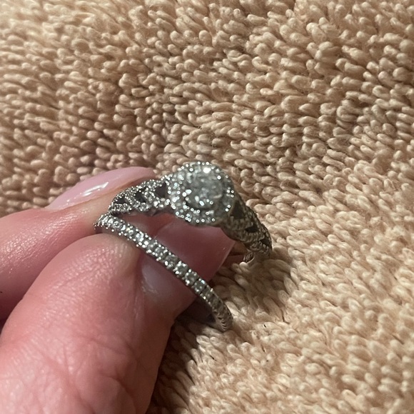 Wedding engagement ring and band - Picture 3 of 7